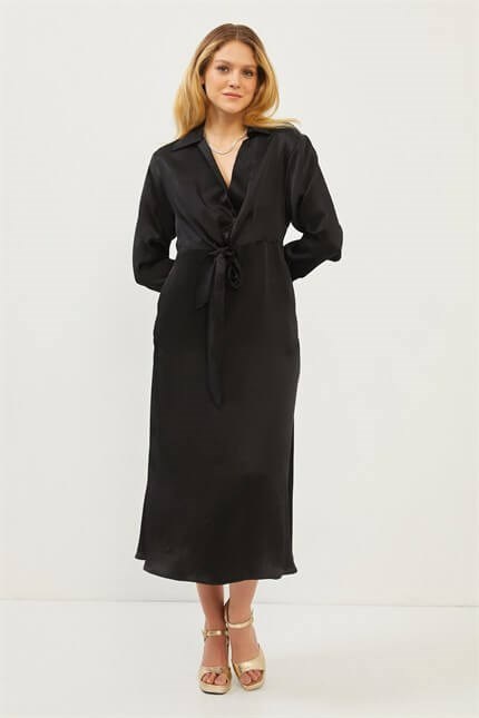 Siyah Yaka Detaylı Drapeli Uzun Kol Midi Elbise